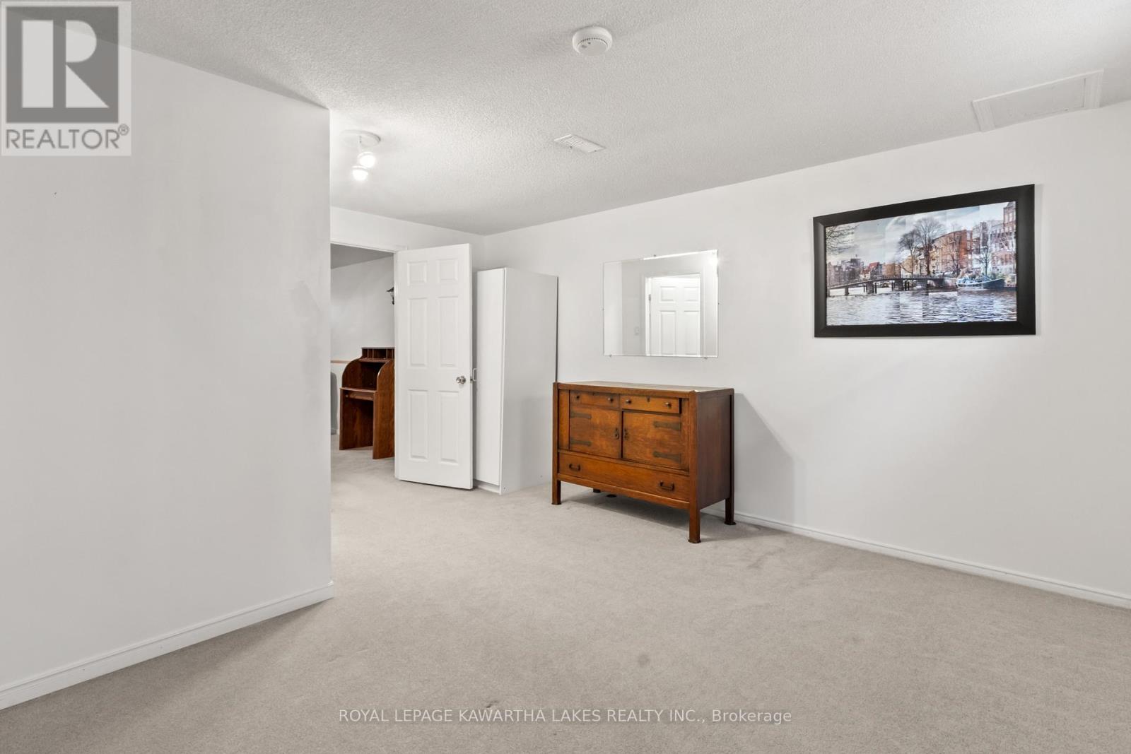 195 Elgin Street W, Kawartha Lakes (Lindsay), Ontario  K9V 6B1 - Photo 32 - X12445130