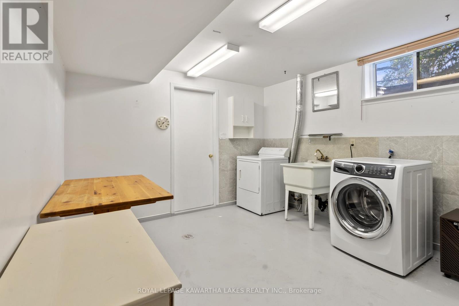 195 Elgin Street W, Kawartha Lakes (Lindsay), Ontario  K9V 6B1 - Photo 35 - X12445130