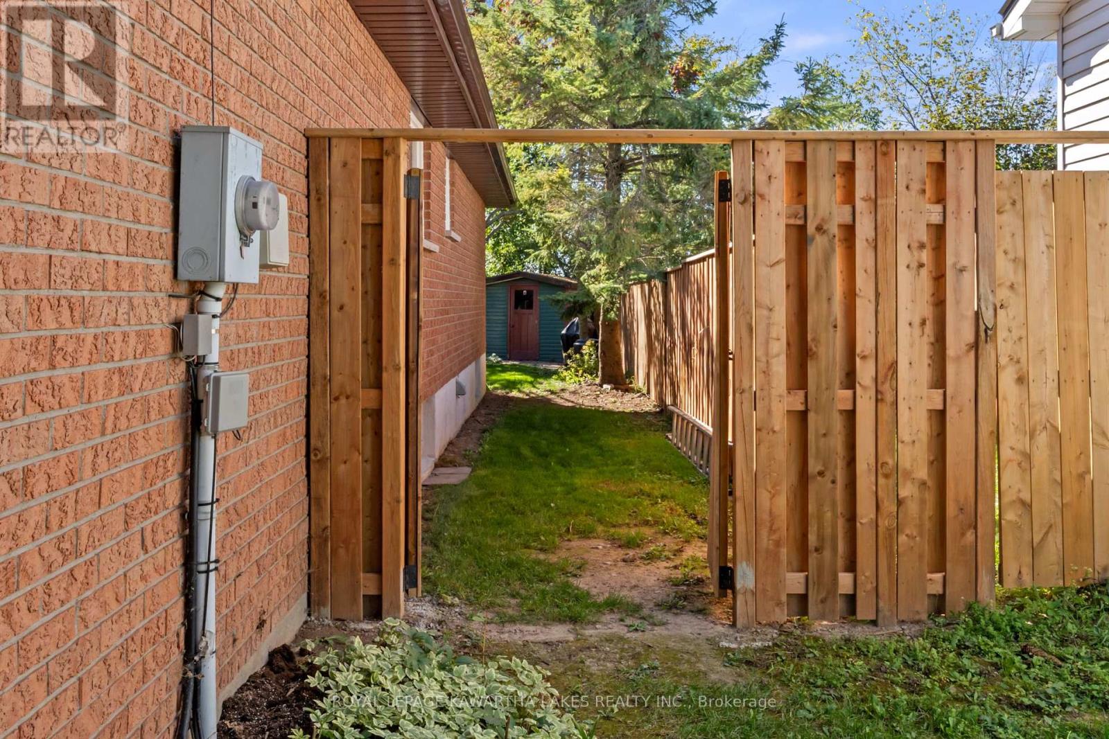 195 Elgin Street W, Kawartha Lakes (Lindsay), Ontario  K9V 6B1 - Photo 38 - X12445130