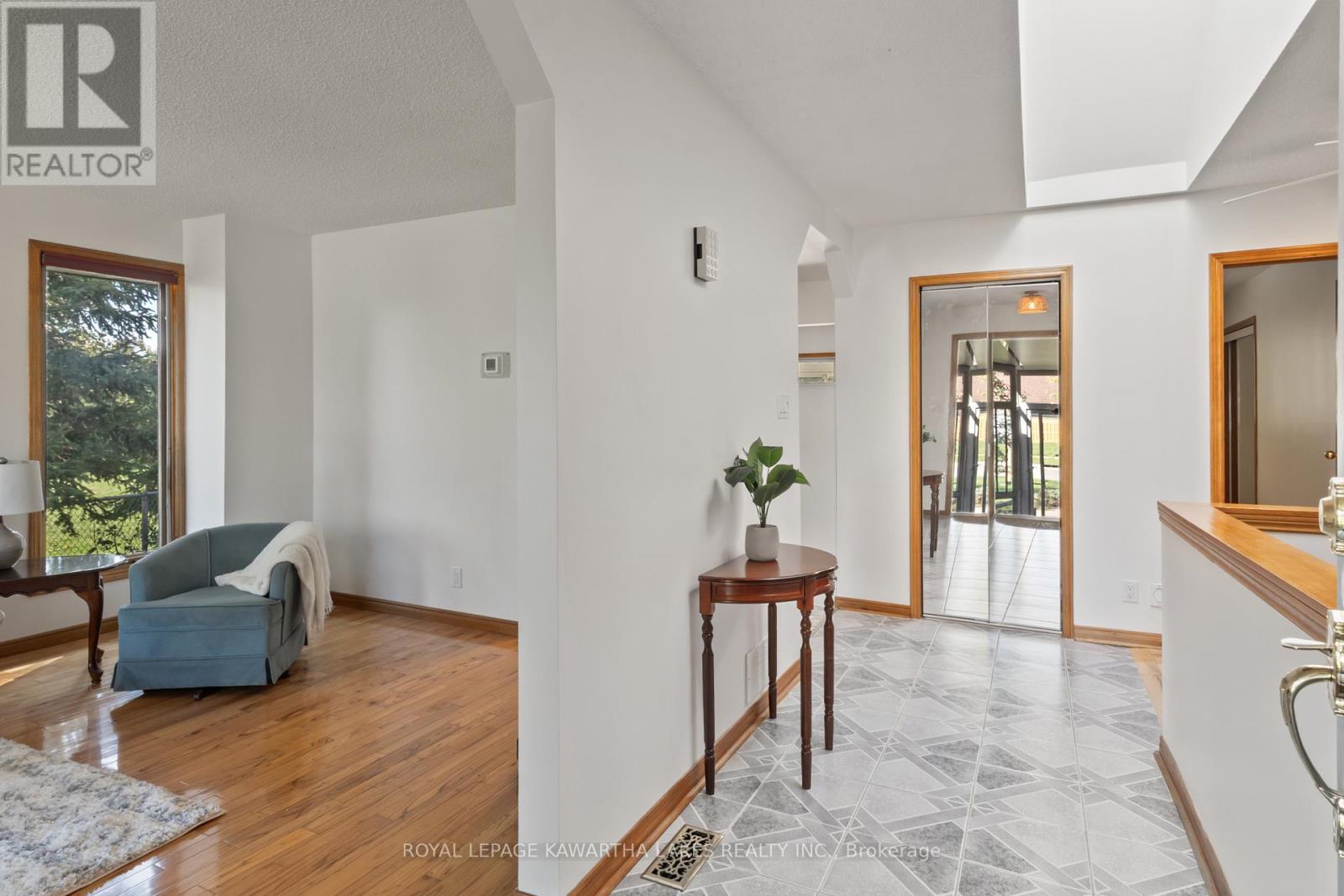 195 Elgin Street W, Kawartha Lakes (Lindsay), Ontario  K9V 6B1 - Photo 5 - X12445130