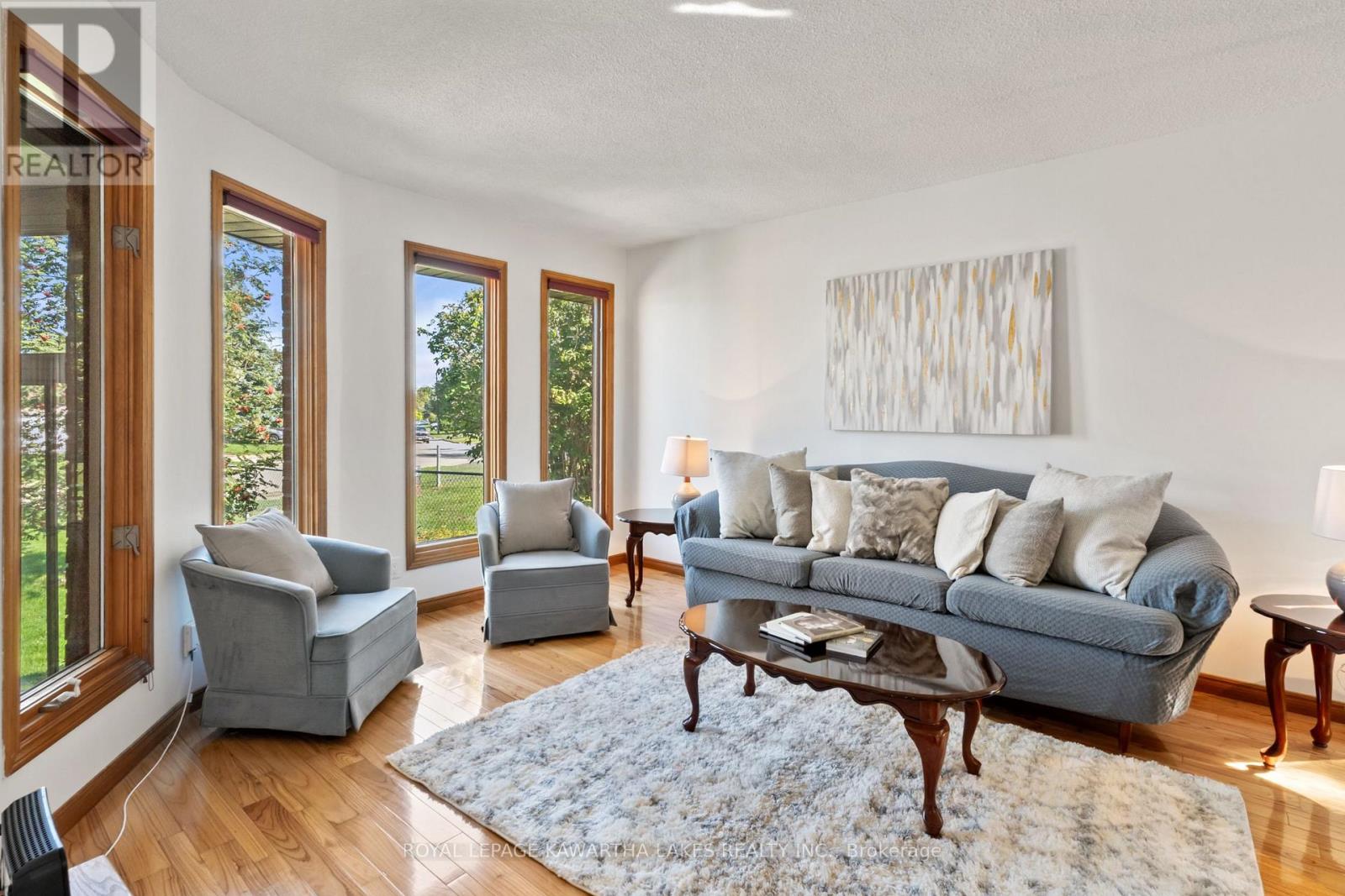 195 Elgin Street W, Kawartha Lakes (Lindsay), Ontario  K9V 6B1 - Photo 7 - X12445130