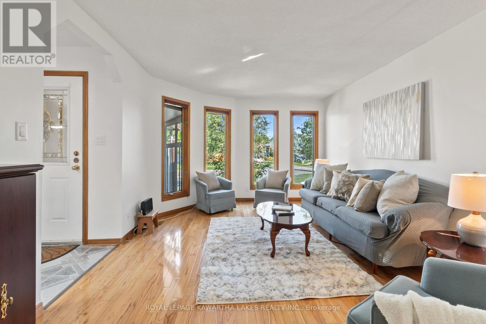 195 Elgin Street W, Kawartha Lakes (Lindsay), Ontario  K9V 6B1 - Photo 8 - X12445130