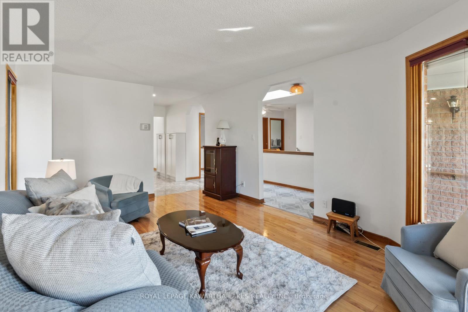 195 Elgin Street W, Kawartha Lakes (Lindsay), Ontario  K9V 6B1 - Photo 9 - X12445130