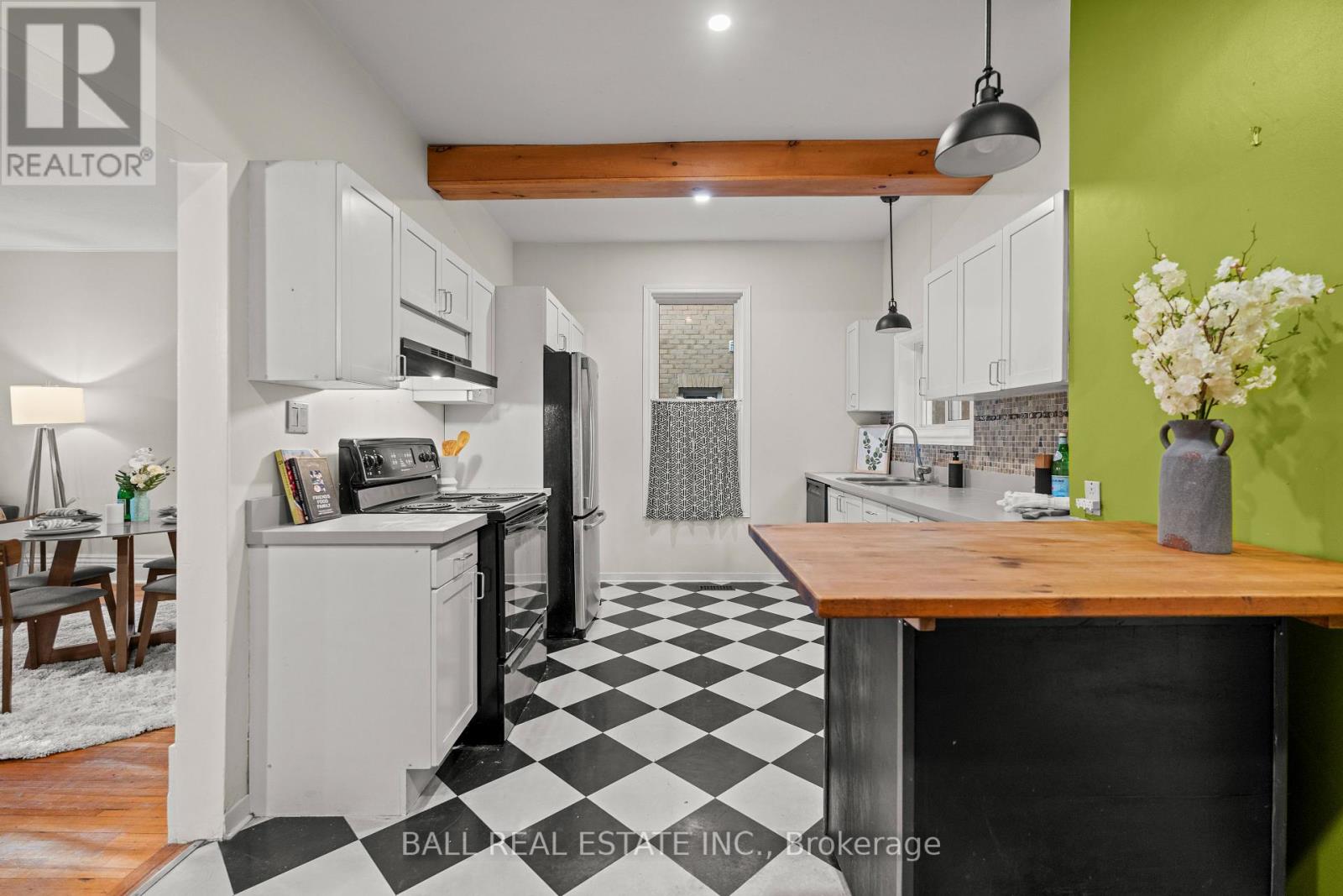 581 Aylmer Street N, Peterborough (Town Ward 3), Ontario  K9H 3W8 - Photo 17 - X12446610