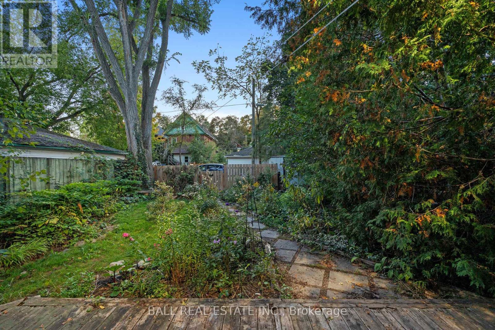 581 Aylmer Street N, Peterborough (Town Ward 3), Ontario  K9H 3W8 - Photo 45 - X12446610