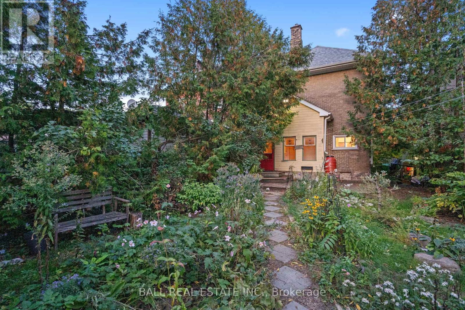 581 Aylmer Street N, Peterborough (Town Ward 3), Ontario  K9H 3W8 - Photo 46 - X12446610