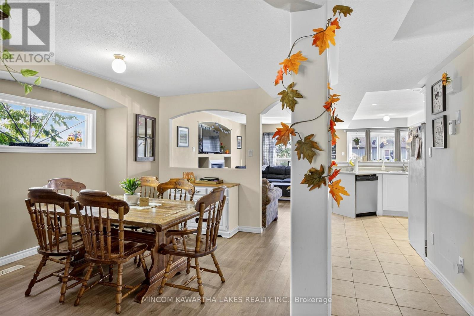 724 Trailview Drive, Peterborough (Ashburnham Ward 4), Ontario  K9J 8P2 - Photo 5 - X12446656