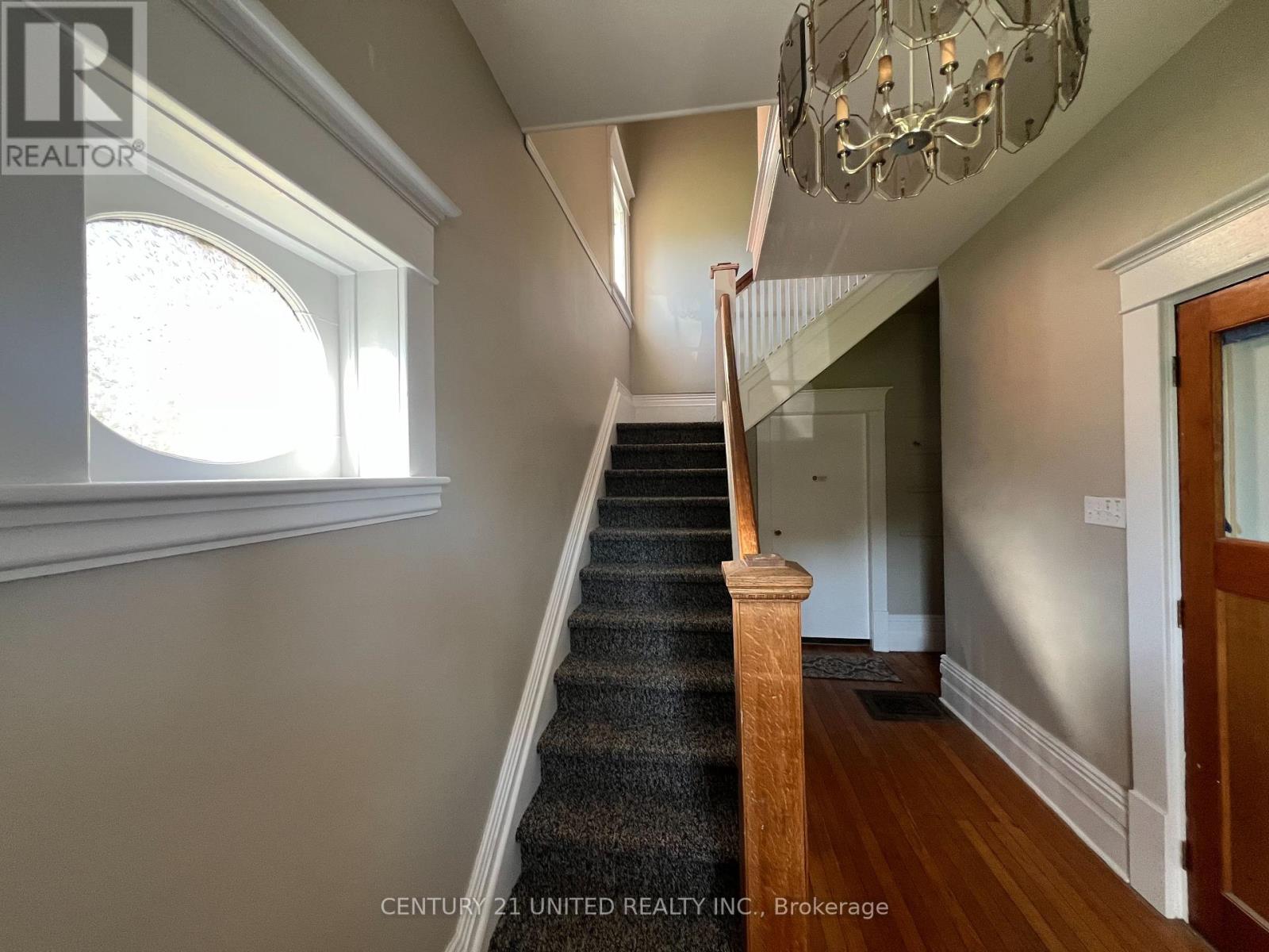 Upper - 858 Ward Street, Selwyn, Ontario  K0L 1T0 - Photo 5 - X12446691