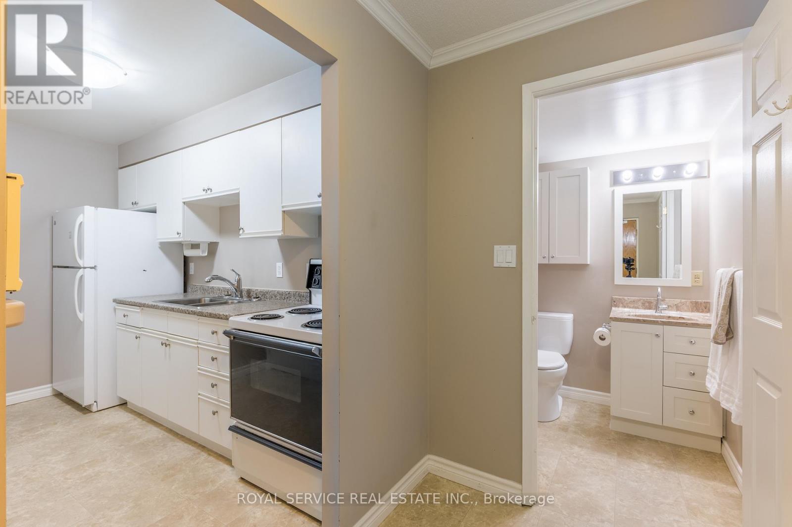 215 - 921 Armour Road, Peterborough (Ashburnham Ward 4), Ontario  K9H 7K5 - Photo 10 - X12447000