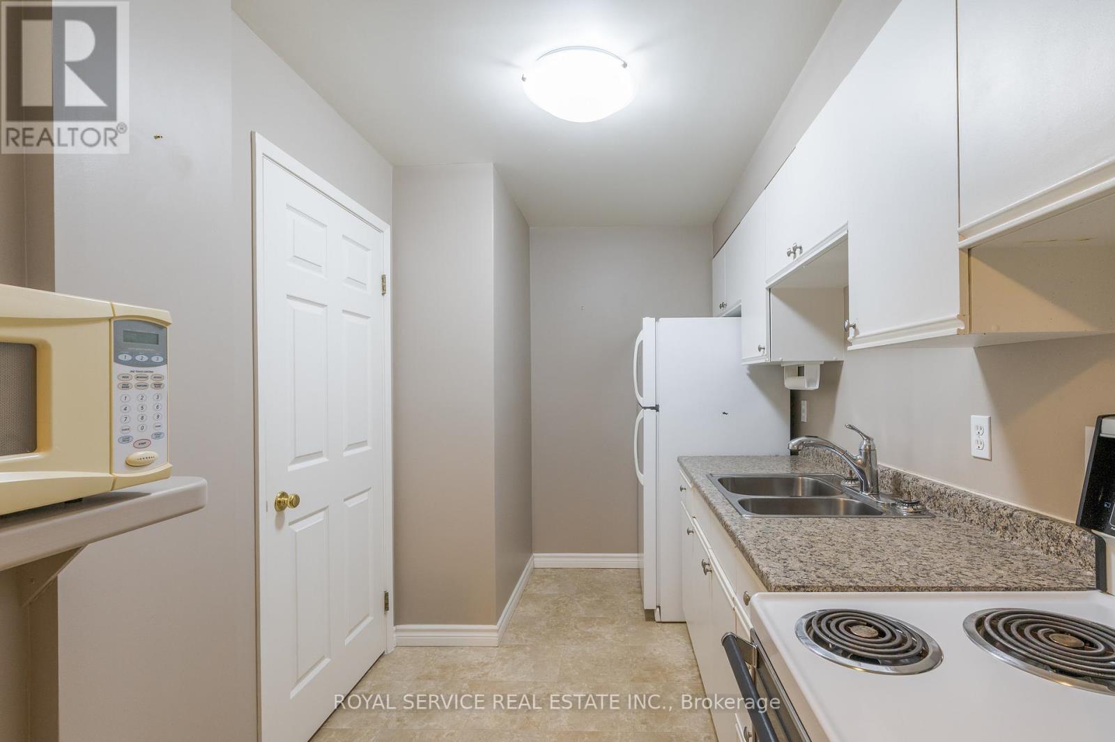 215 - 921 Armour Road, Peterborough (Ashburnham Ward 4), Ontario  K9H 7K5 - Photo 12 - X12447000