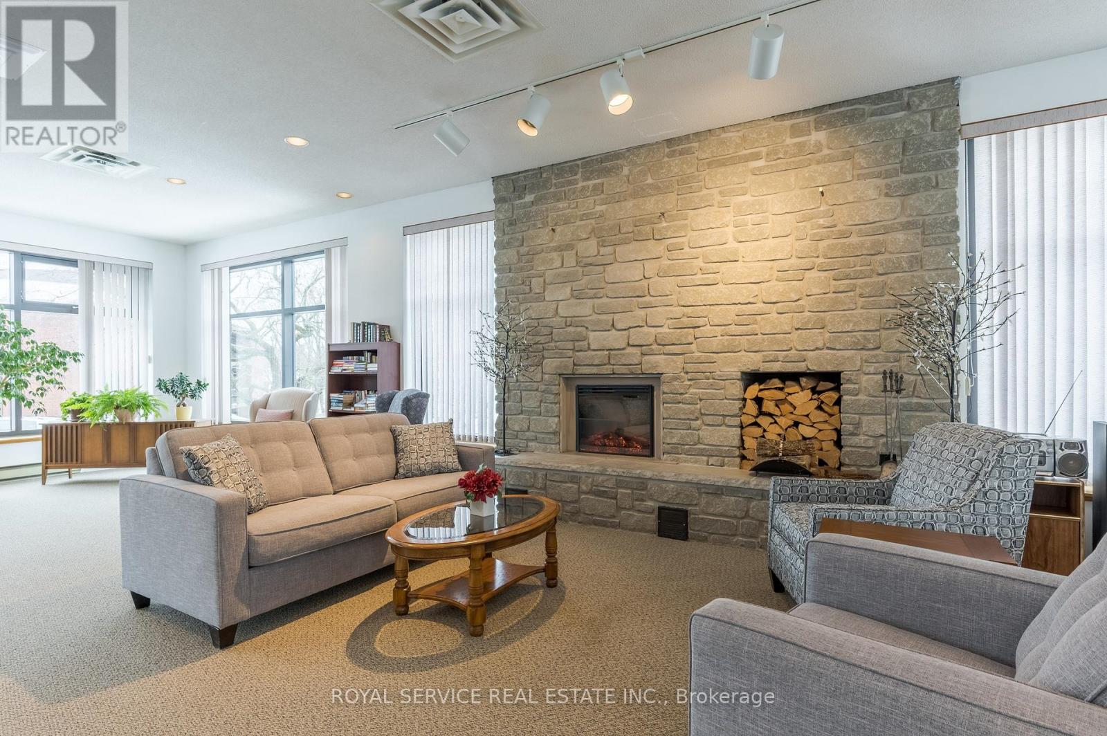 215 - 921 Armour Road, Peterborough (Ashburnham Ward 4), Ontario  K9H 7K5 - Photo 27 - X12447000