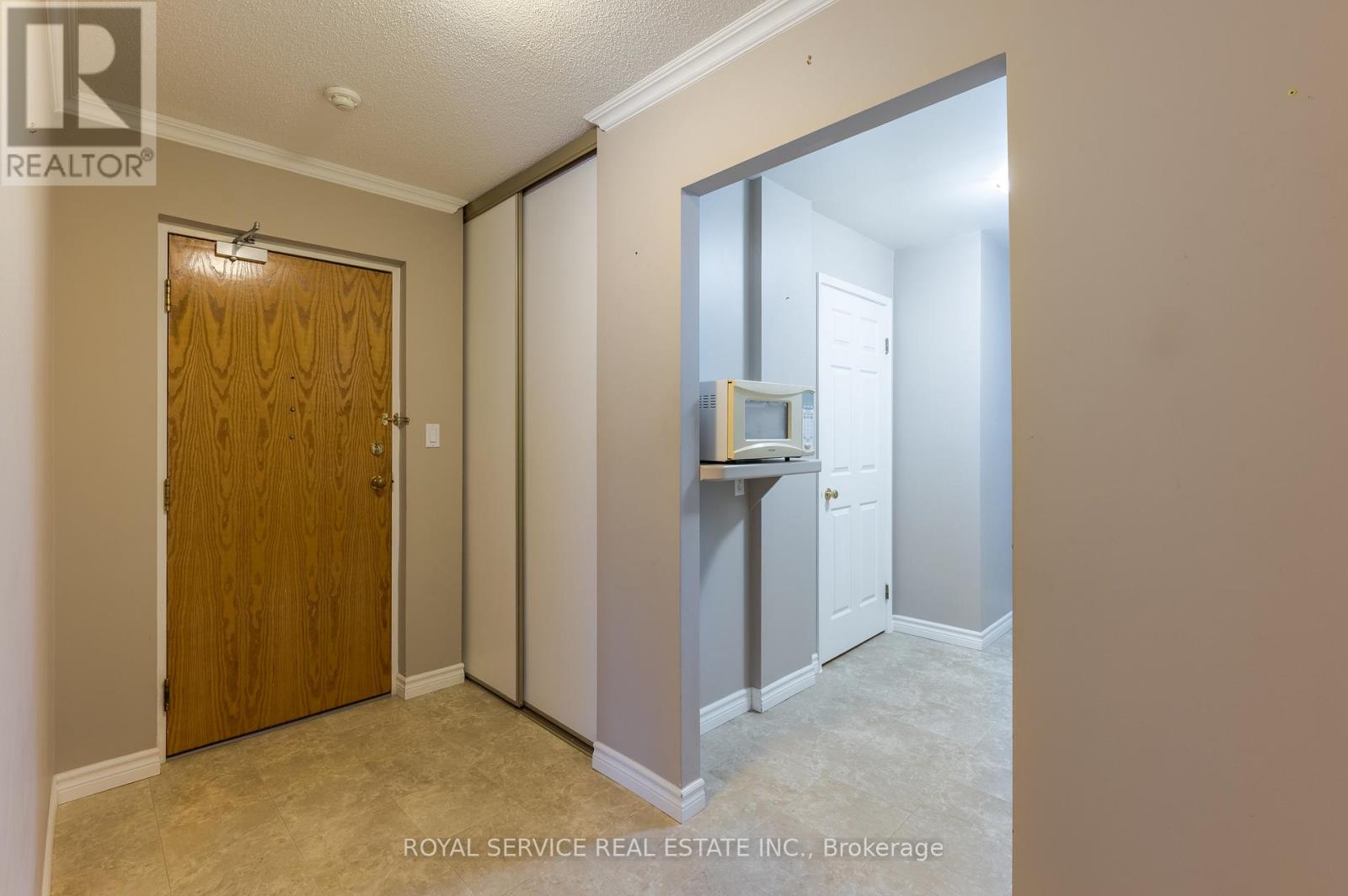 215 - 921 Armour Road, Peterborough (Ashburnham Ward 4), Ontario  K9H 7K5 - Photo 6 - X12447000