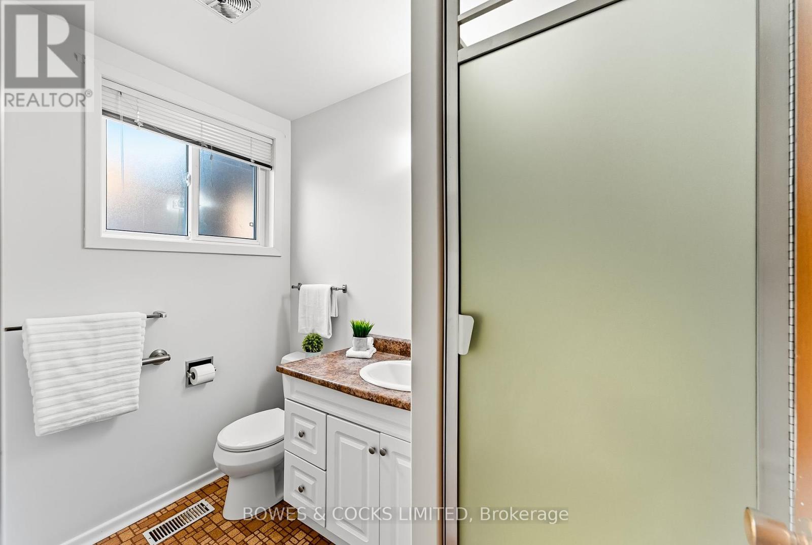 540 Montcalm Drive, Peterborough (Northcrest Ward 5), Ontario  K9H 6S7 - Photo 33 - X12447159