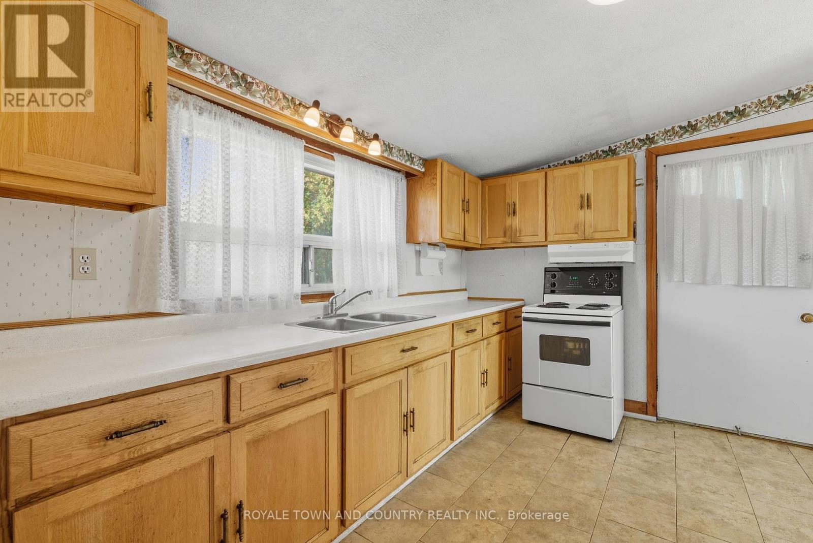 68 Charlore Park Drive, Kawartha Lakes (Emily), Ontario  K0L 2W0 - Photo 17 - X12447389