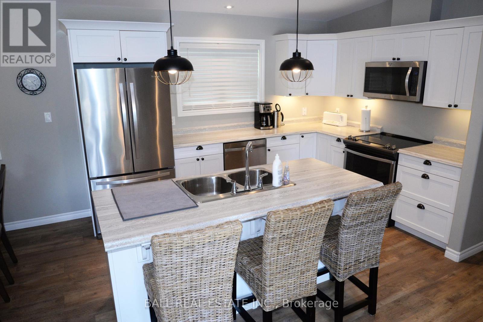 405 Philrick Drive, Trent Lakes, Ontario  K0L 1J0 - Photo 11 - X12447459