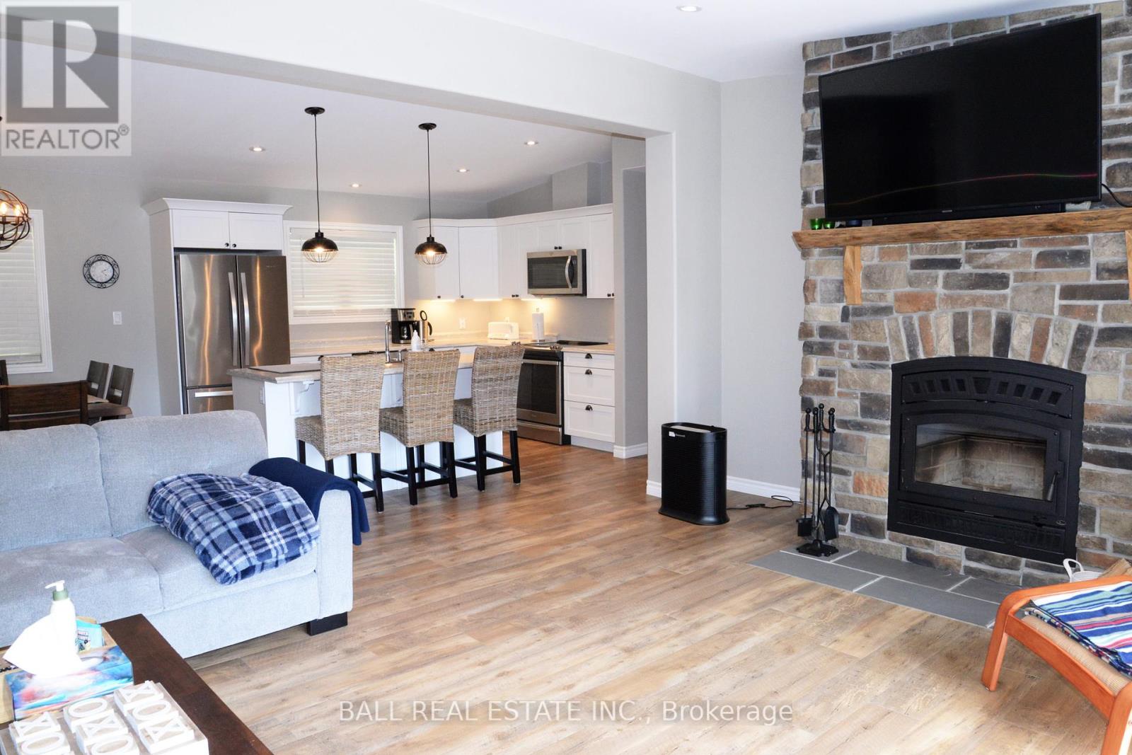 405 Philrick Drive, Trent Lakes, Ontario  K0L 1J0 - Photo 4 - X12447459