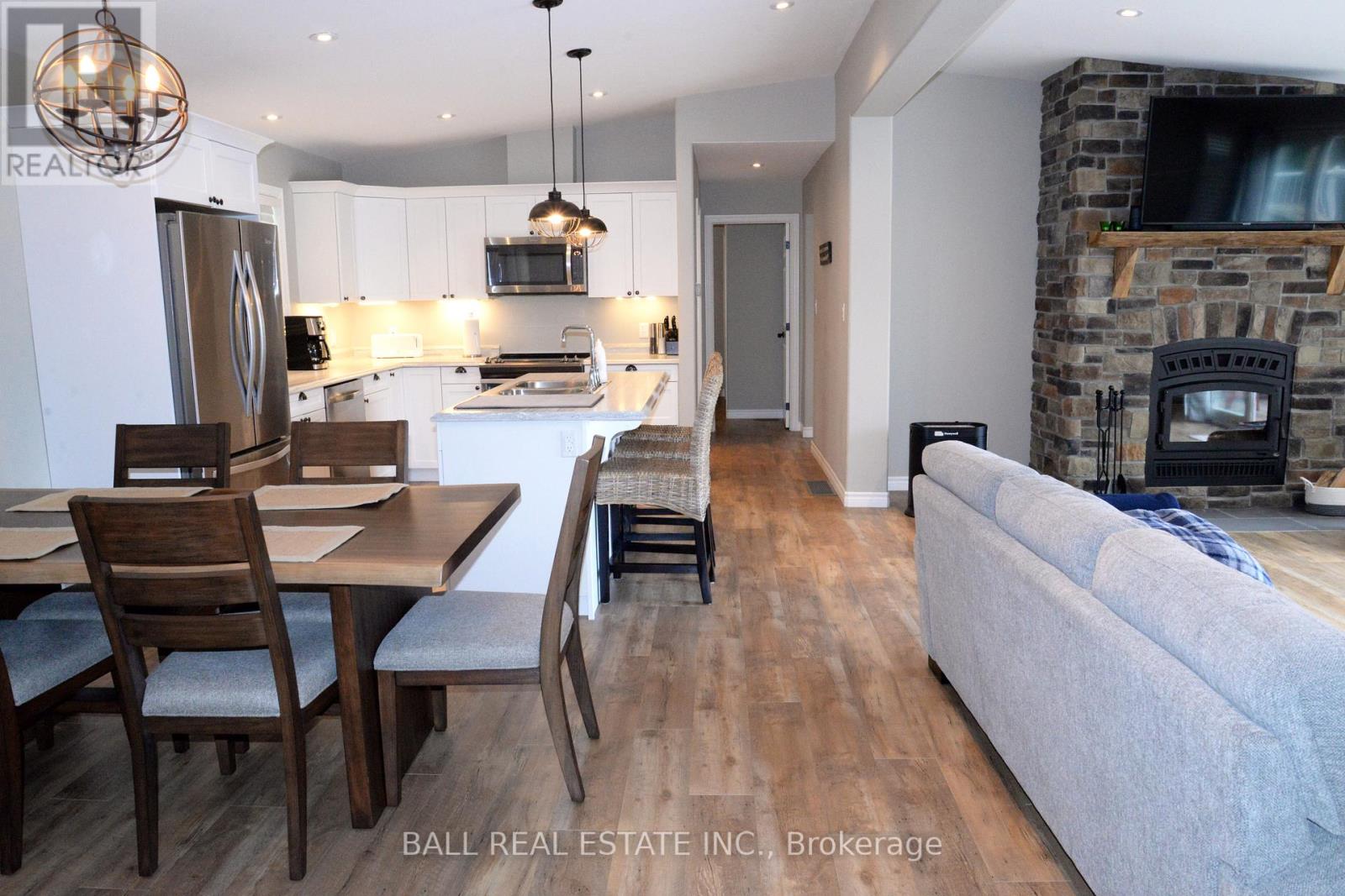 405 Philrick Drive, Trent Lakes, Ontario  K0L 1J0 - Photo 8 - X12447459