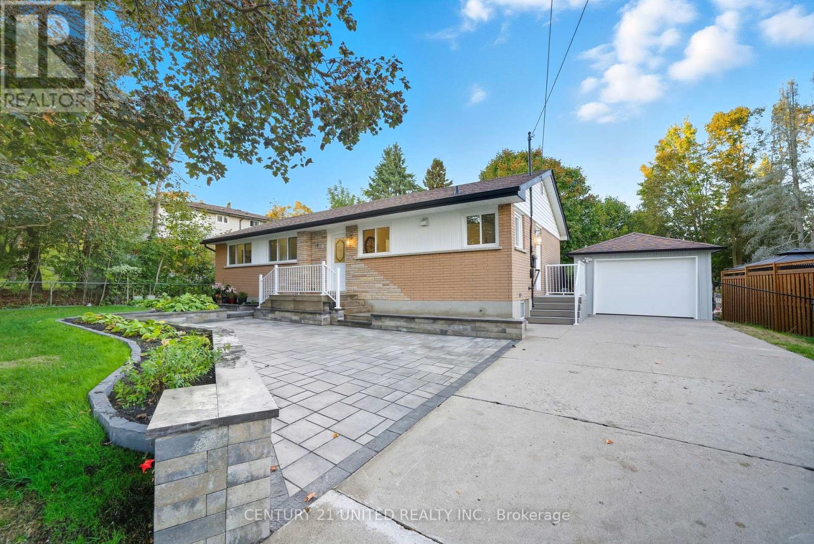 5 Ferndale Avenue, Peterborough (Monaghan Ward 2), Ontario  K9J 1L9 - Photo 1 - X12448059