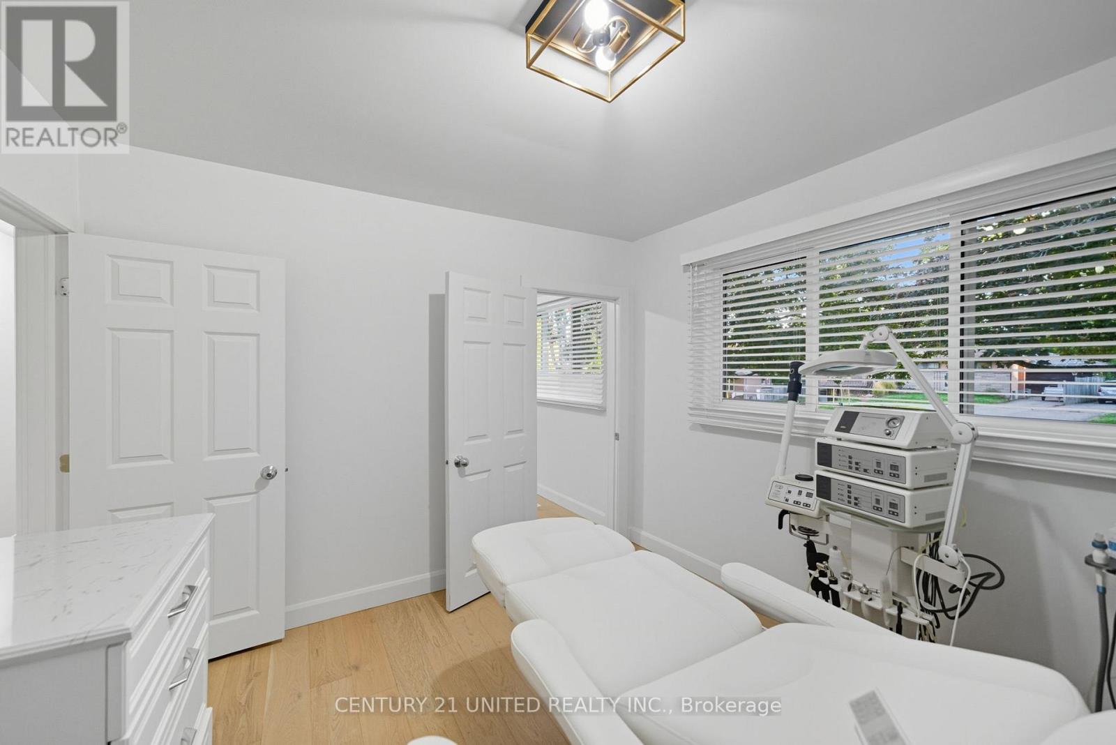 5 Ferndale Avenue, Peterborough (Monaghan Ward 2), Ontario  K9J 1L9 - Photo 30 - X12448059