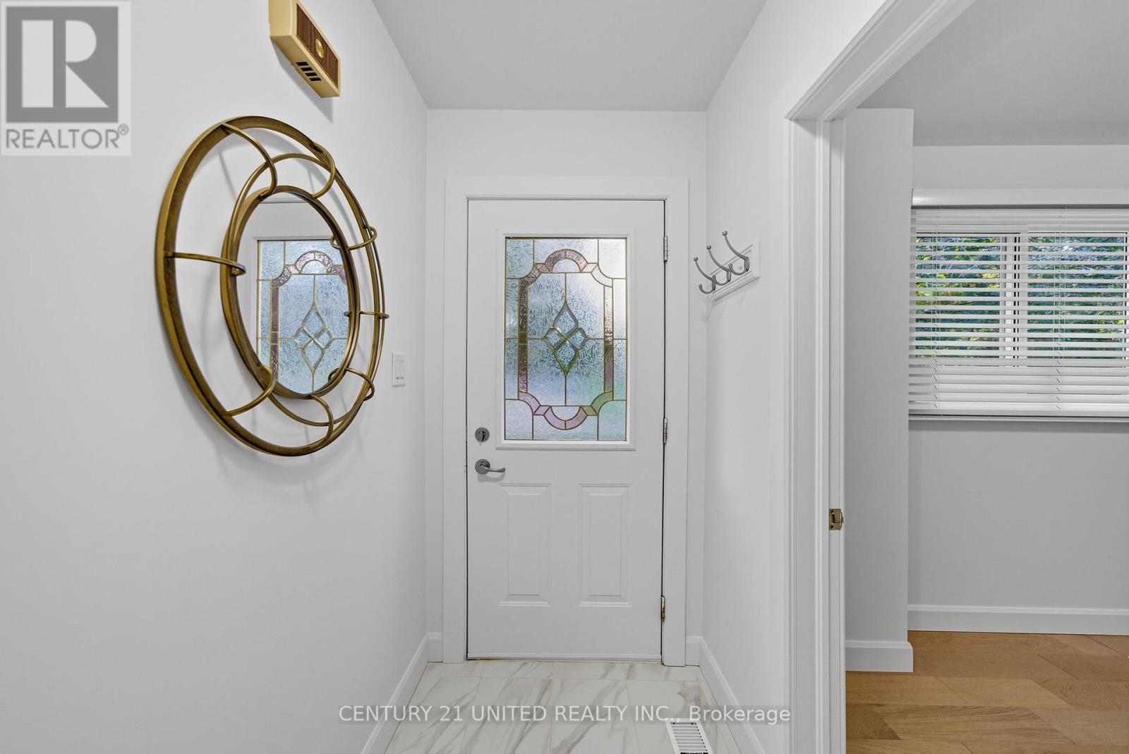 5 Ferndale Avenue, Peterborough (Monaghan Ward 2), Ontario  K9J 1L9 - Photo 7 - X12448059