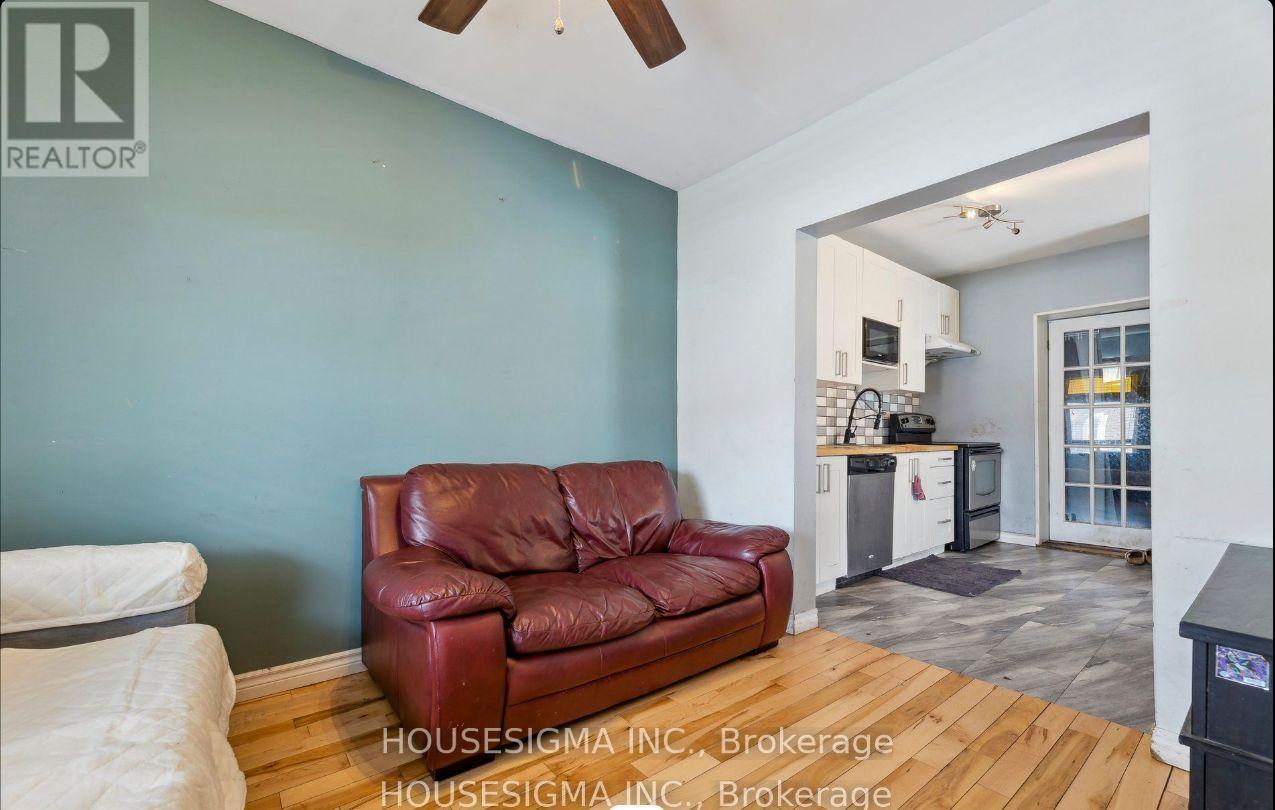 635 Brown Street, Peterborough (Otonabee Ward 1), Ontario  K9J 4K6 - Photo 5 - X12448339