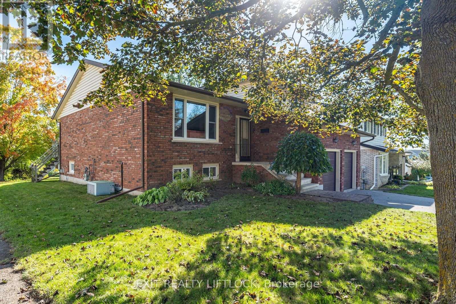 962 Golfview Road, Peterborough (Otonabee Ward 1), Ontario  K9J 7W4 - Photo 2 - X12448662