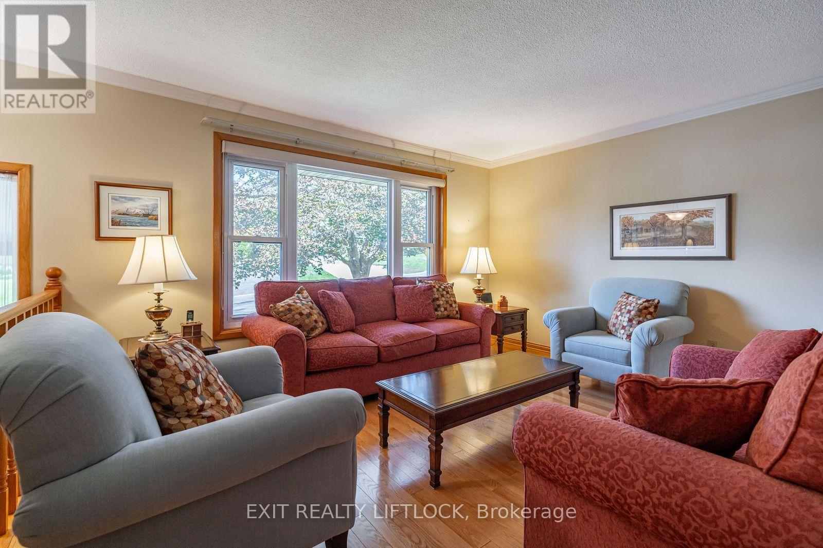 962 Golfview Road, Peterborough (Otonabee Ward 1), Ontario  K9J 7W4 - Photo 7 - X12448662