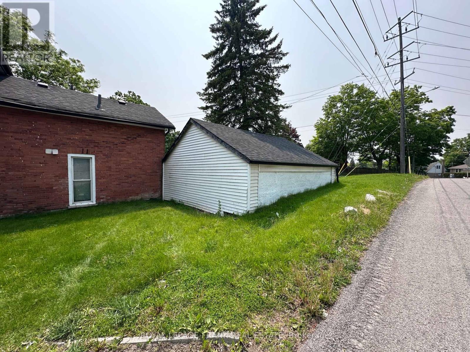 56 Hilliard Street, Peterborough (Northcrest Ward 5), Ontario  K9H 5R4 - Photo 3 - X12448699