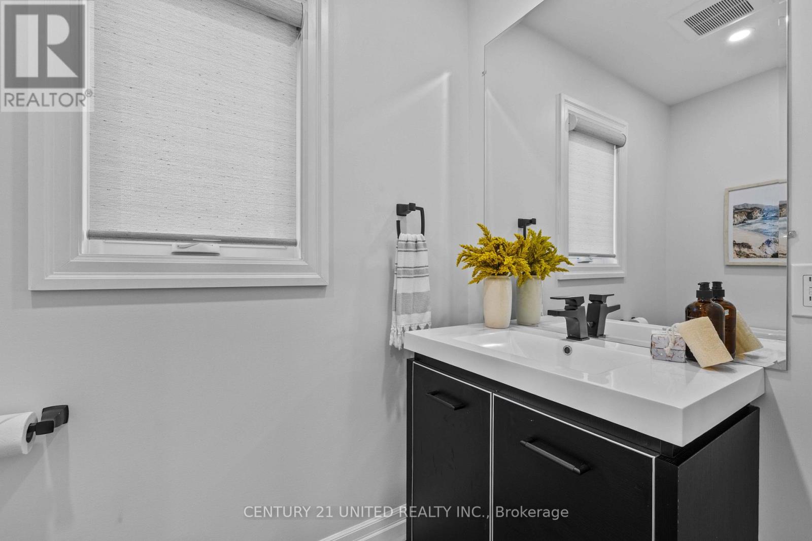 739 Young Street, Peterborough (Otonabee Ward 1), Ontario  K9J 3A5 - Photo 10 - X12448700