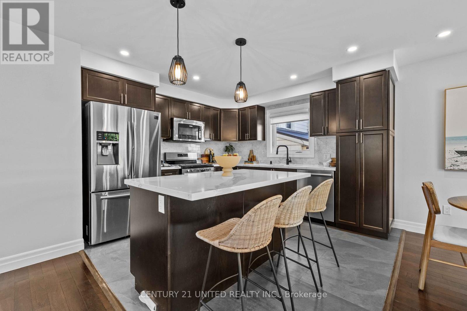 739 Young Street, Peterborough (Otonabee Ward 1), Ontario  K9J 3A5 - Photo 4 - X12448700