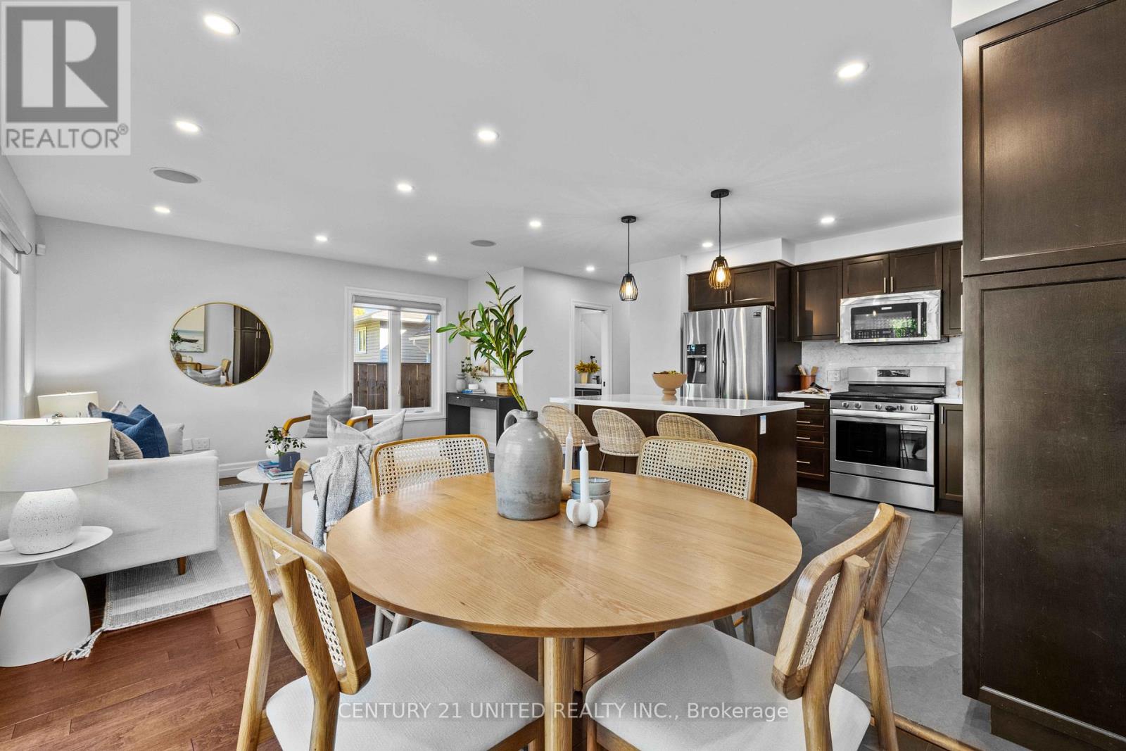 739 Young Street, Peterborough (Otonabee Ward 1), Ontario  K9J 3A5 - Photo 6 - X12448700