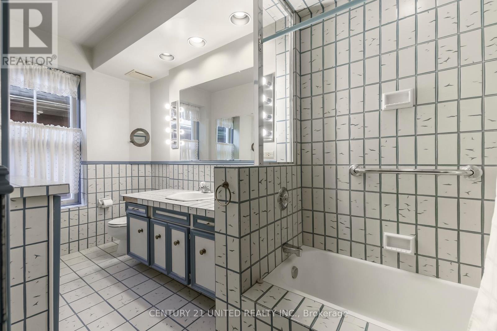 463 Hunter Street W, Peterborough (Town Ward 3), Ontario  K9H 2M7 - Photo 28 - X12449068