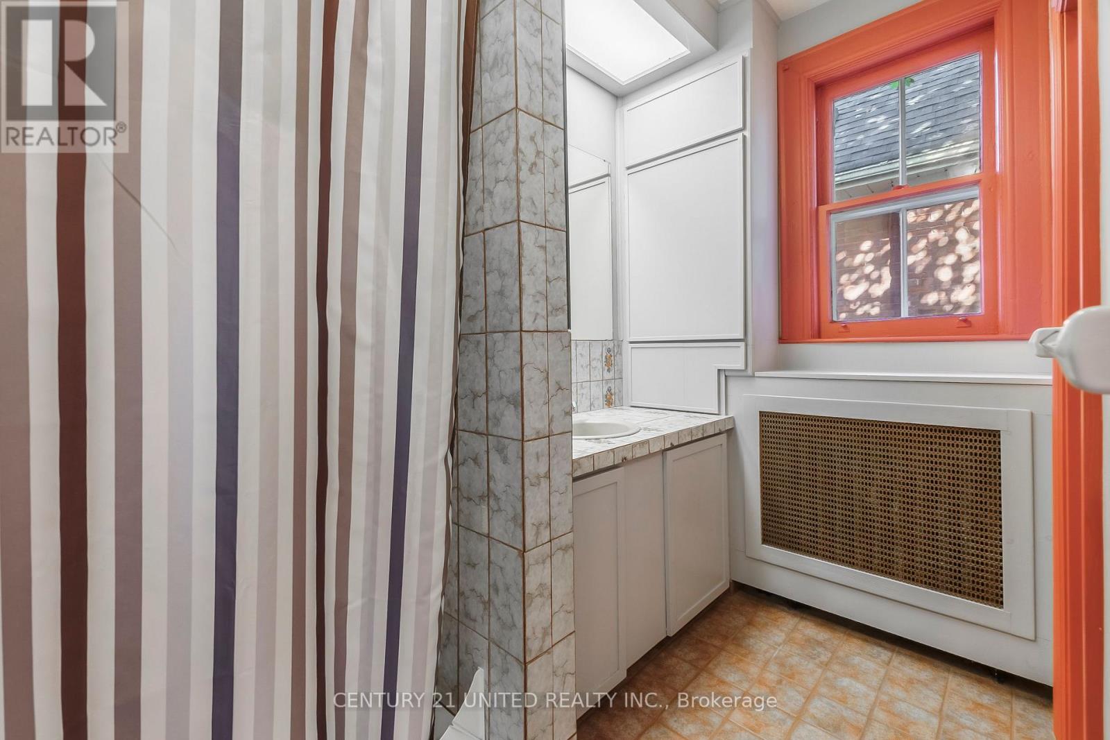 463 Hunter Street W, Peterborough (Town Ward 3), Ontario  K9H 2M7 - Photo 33 - X12449068