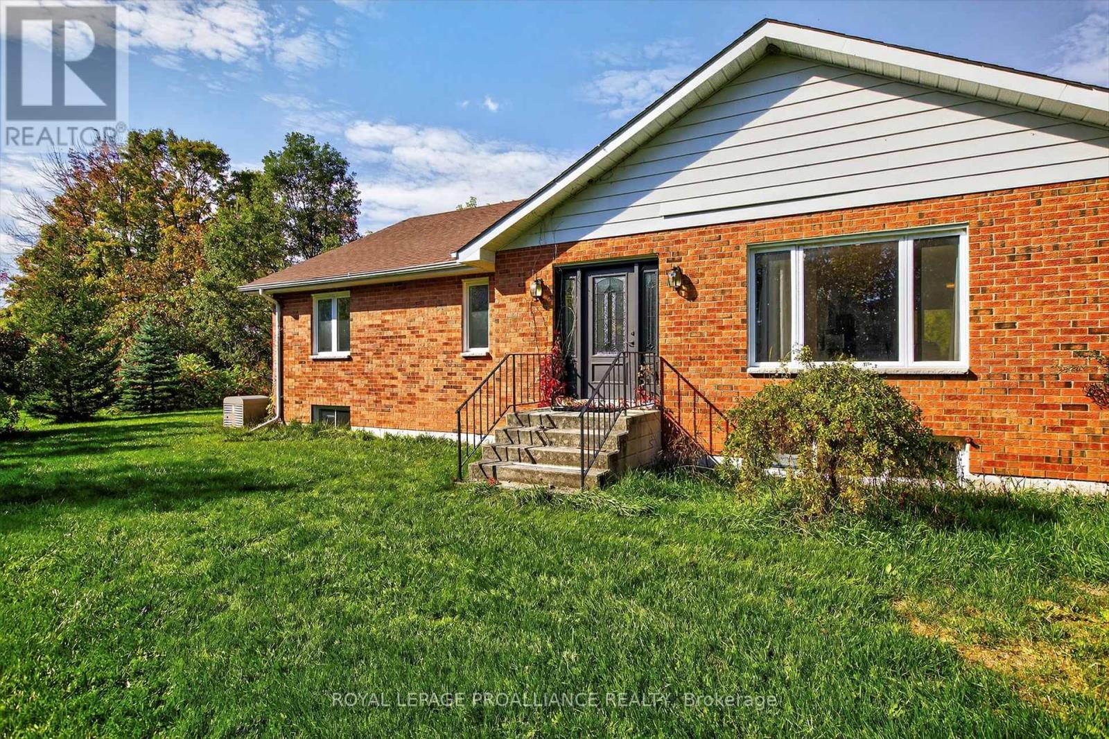 1592 12th Line Smith, Selwyn, Ontario  K0L 2H0 - Photo 2 - X12449206