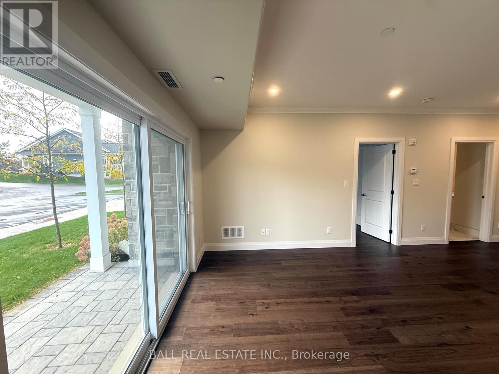 102 - 19 Hampton Lane, Selwyn, Ontario  K0L 2H0 - Photo 6 - X12449493