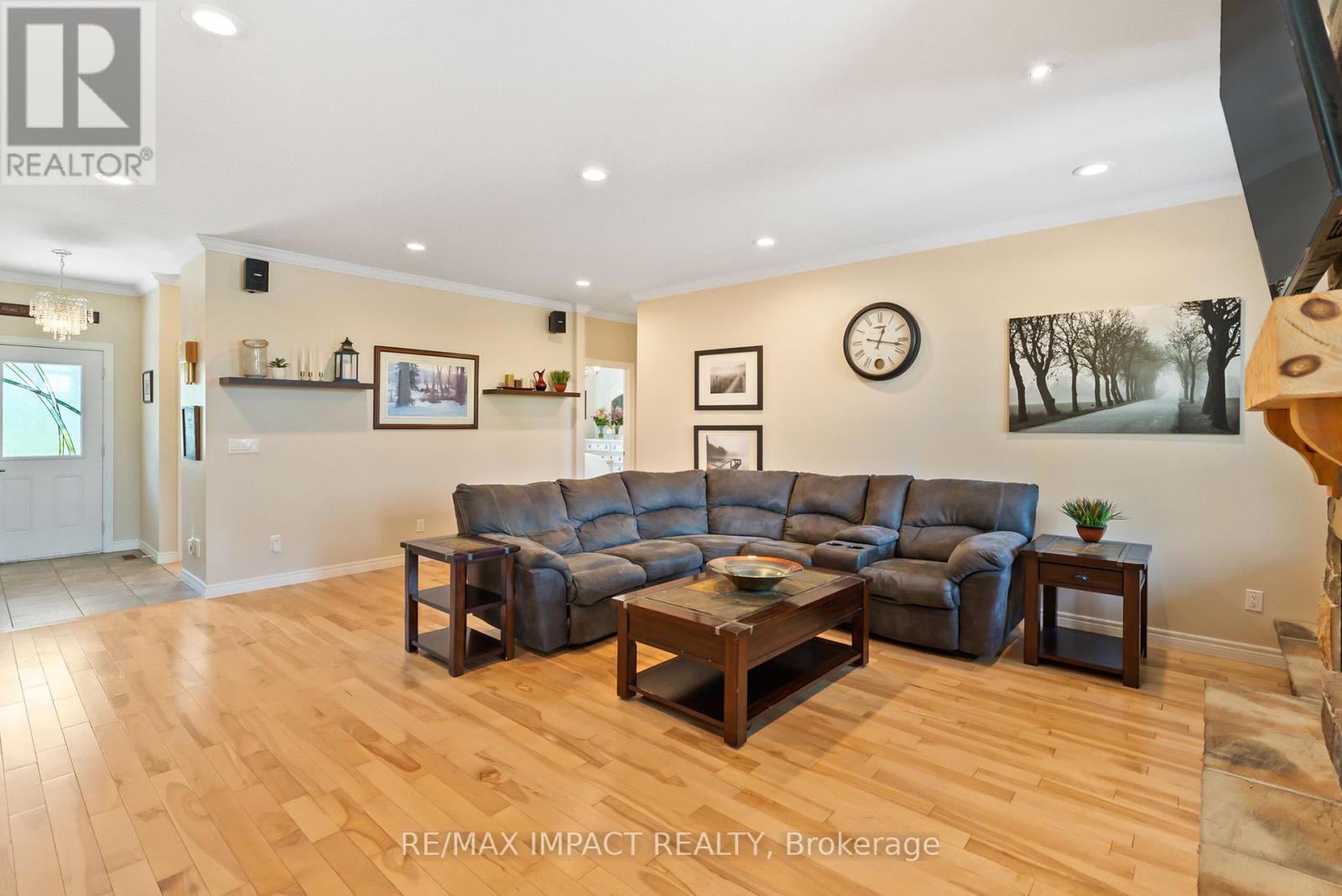 422 7a Highway, Cavan Monaghan (Cavan Twp), Ontario  L0A 1C0 - Photo 9 - X12449798