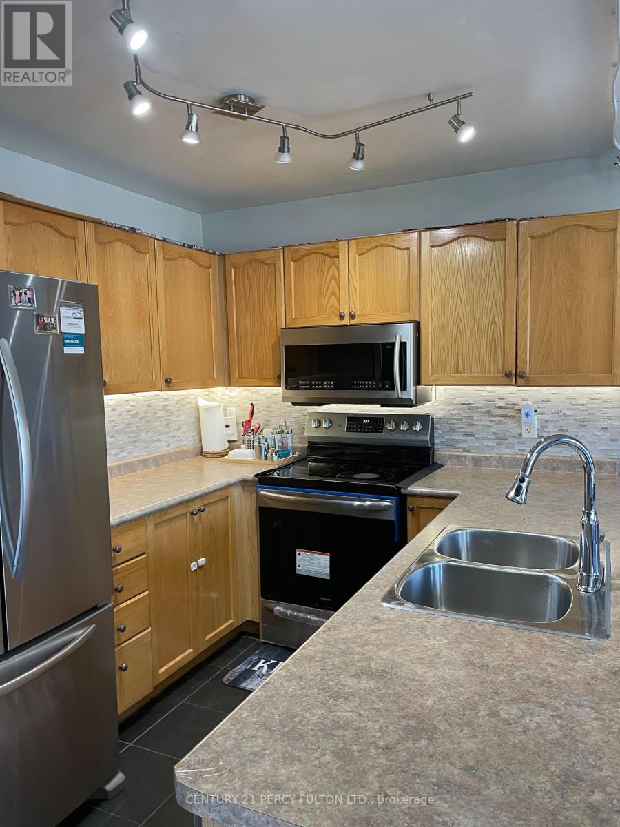 181 Parcells Crescent, Peterborough (Otonabee Ward 1), Ontario  K9K 2P2 - Photo 7 - X12450069