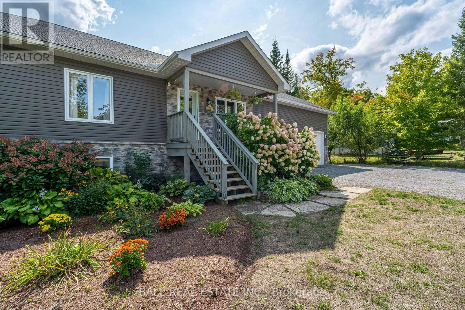 47 Sumcot Drive, Trent Lakes, Ontario  K0L 1J0 - Photo 2 - X12450401
