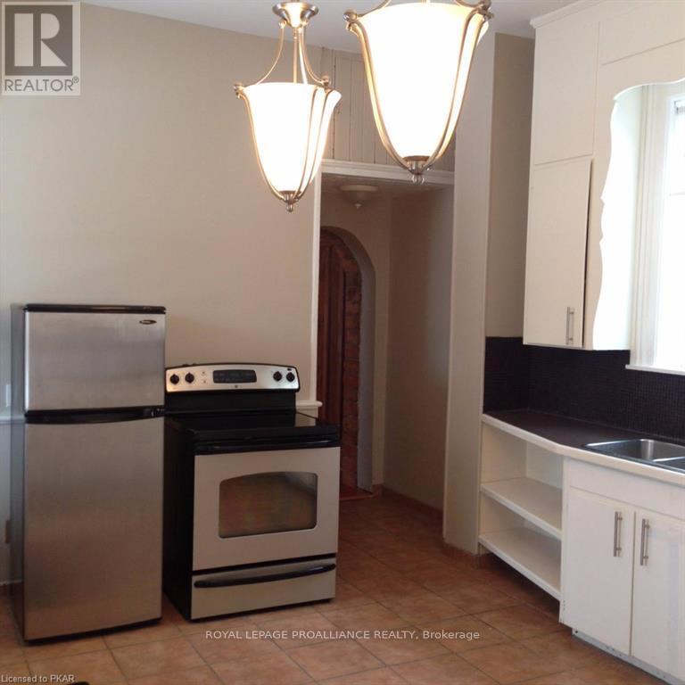 199 Dalhousie Street, Peterborough (Town Ward 3), Ontario  K9J 2M1 - Photo 6 - X12451169