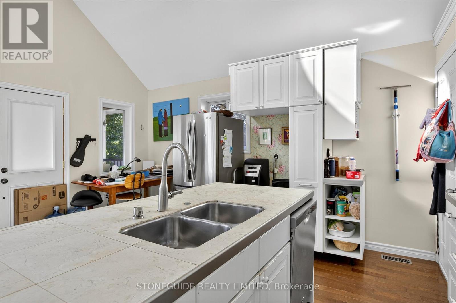 122 Fradette Avenue, Peterborough (Otonabee Ward 1), Ontario  K9J 1T5 - Photo 10 - X12451245