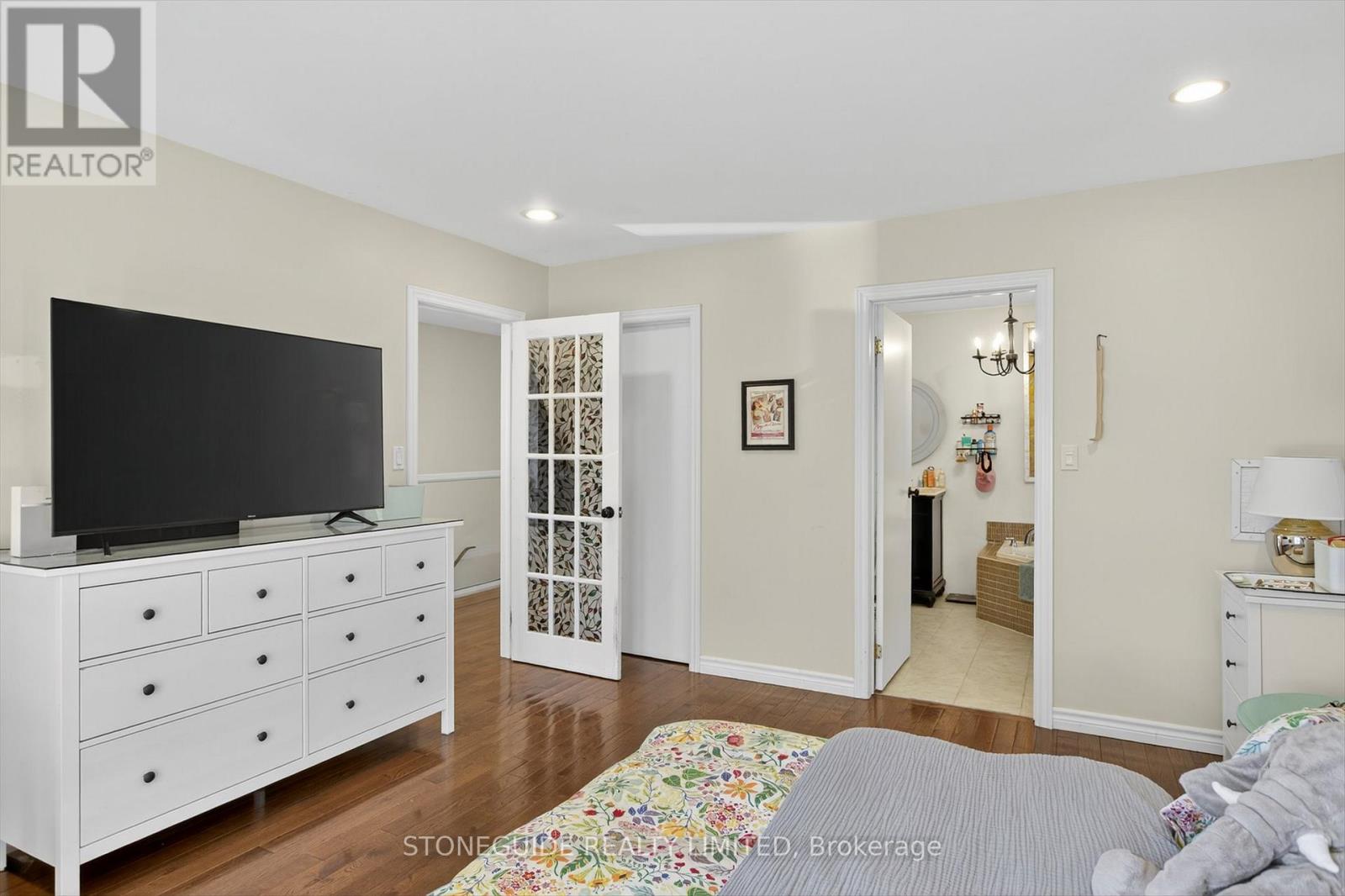 122 Fradette Avenue, Peterborough (Otonabee Ward 1), Ontario  K9J 1T5 - Photo 20 - X12451245