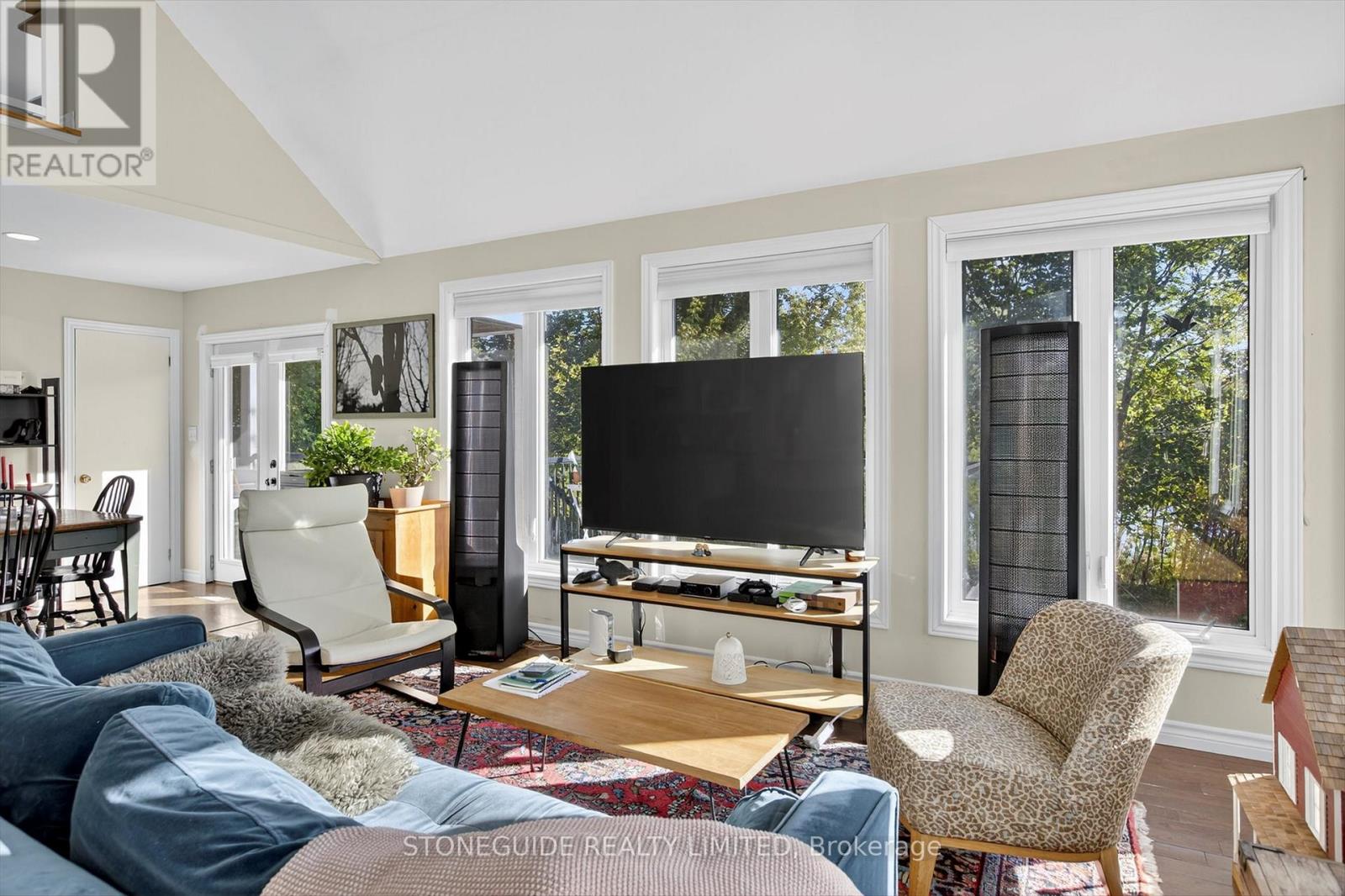 122 Fradette Avenue, Peterborough (Otonabee Ward 1), Ontario  K9J 1T5 - Photo 6 - X12451245