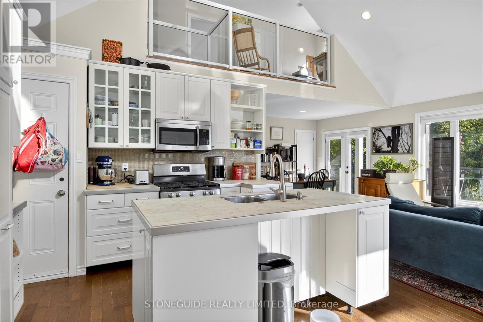 122 Fradette Avenue, Peterborough (Otonabee Ward 1), Ontario  K9J 1T5 - Photo 8 - X12451245