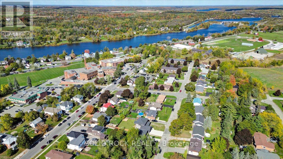 124 Cromwell Street, Trent Hills (Campbellford), Ontario  K0L 1L0 - Photo 44 - X12451266