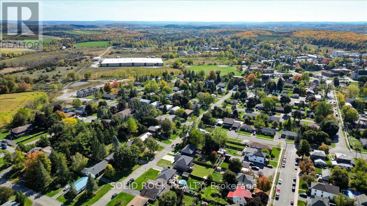 124 Cromwell Street, Trent Hills (Campbellford), Ontario  K0L 1L0 - Photo 46 - X12451266