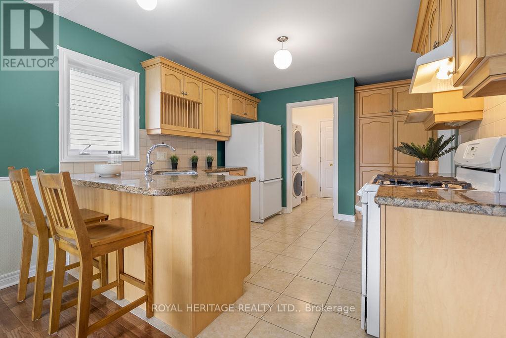 19 Thrushwood Trail, Kawartha Lakes (Lindsay), Ontario  K9V 0B1 - Photo 13 - X12451577