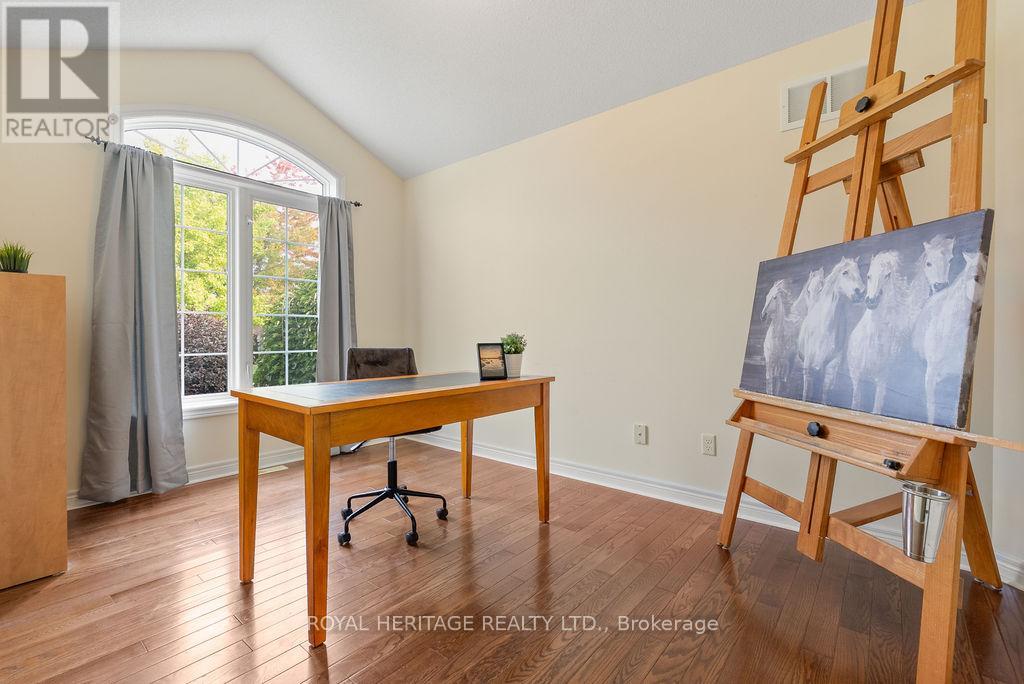 19 Thrushwood Trail, Kawartha Lakes (Lindsay), Ontario  K9V 0B1 - Photo 18 - X12451577