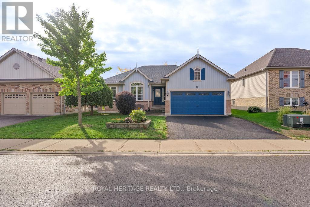 19 Thrushwood Trail, Kawartha Lakes (Lindsay), Ontario  K9V 0B1 - Photo 2 - X12451577