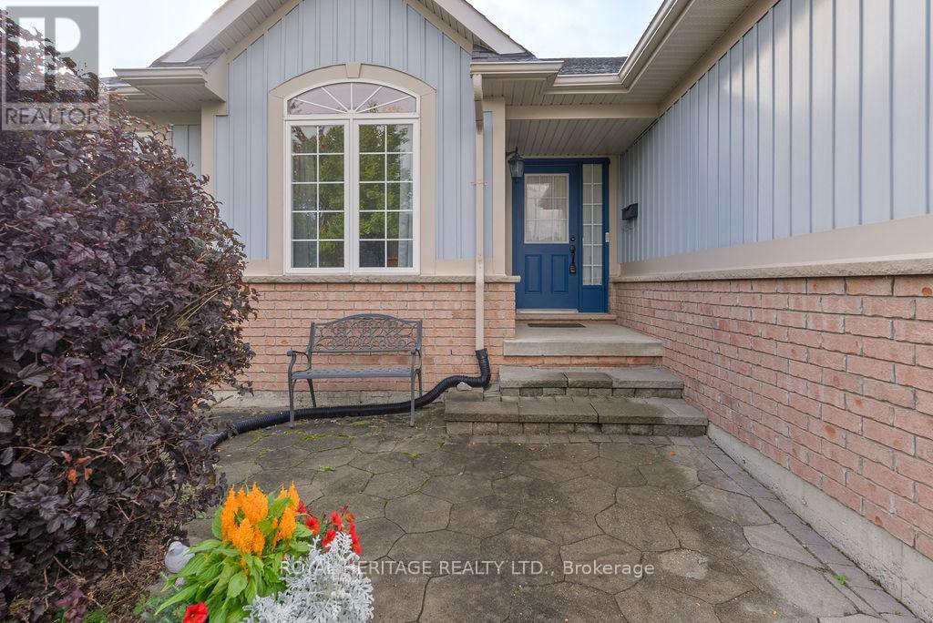 19 Thrushwood Trail, Kawartha Lakes (Lindsay), Ontario  K9V 0B1 - Photo 3 - X12451577