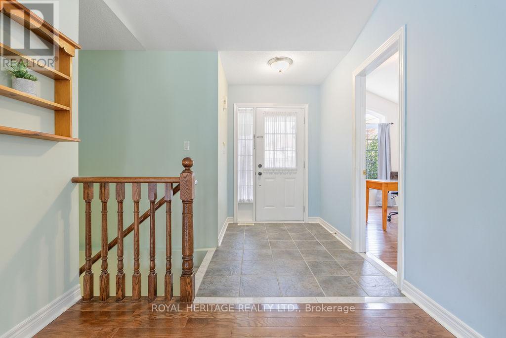 19 Thrushwood Trail, Kawartha Lakes (Lindsay), Ontario  K9V 0B1 - Photo 4 - X12451577